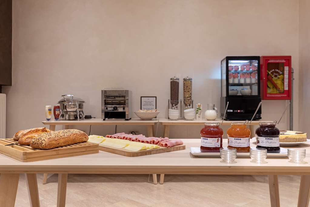 B&B Hotel Como City Center מסעדה תמונה